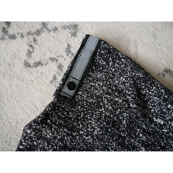Lululemon Vinyasa Wrap Scarf Black White Print One Size Convertible Neck Warmer - Picture 7 of 8